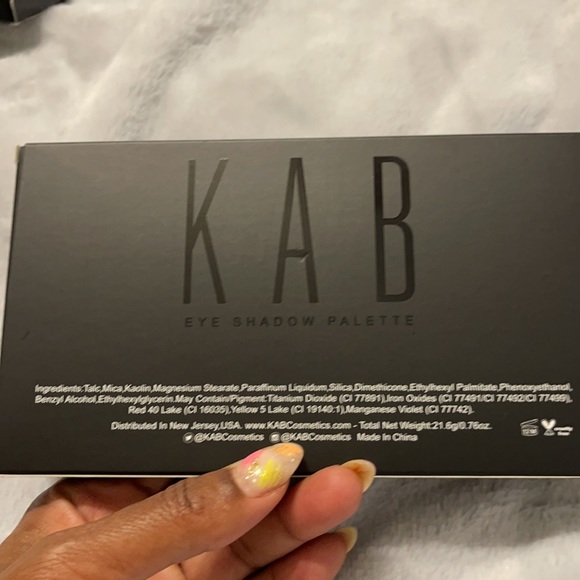 Brand new KAB eye shadow pallet - Picture 4 of 4